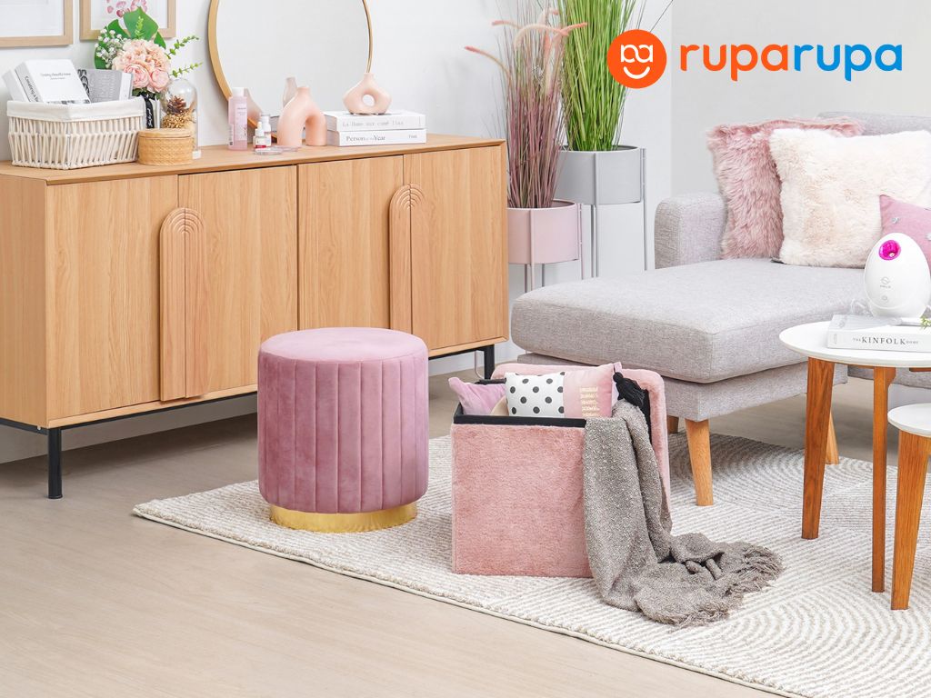 bangku ottoman ruang keluarga pink
