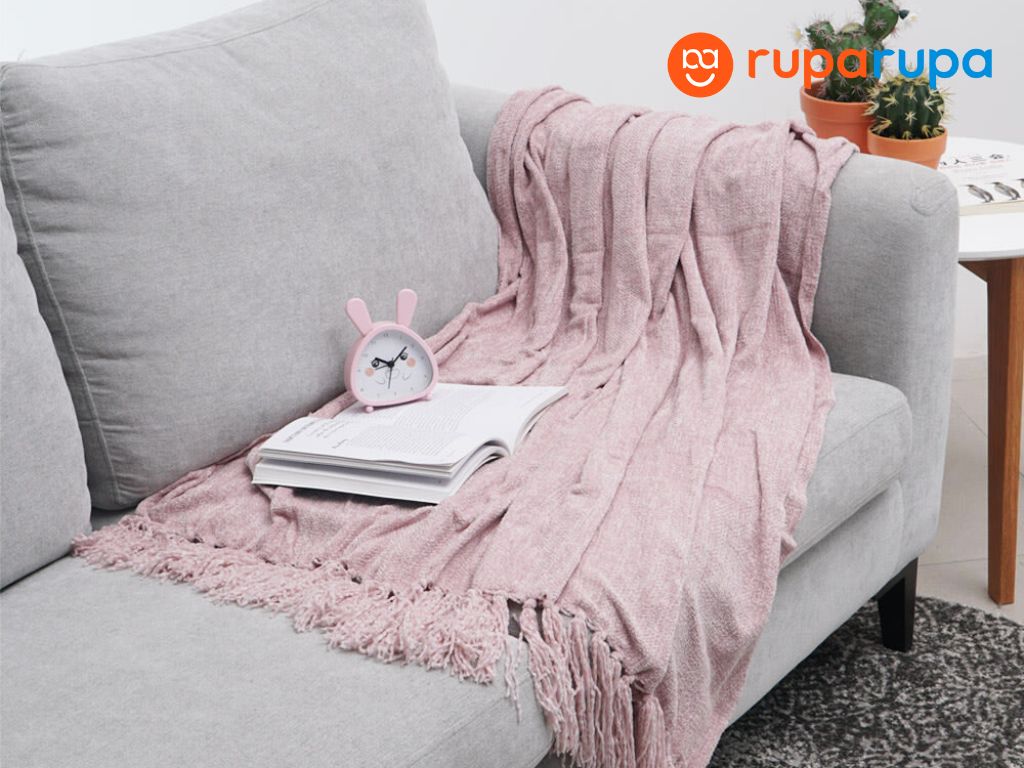 selimut ruang keluarga pink