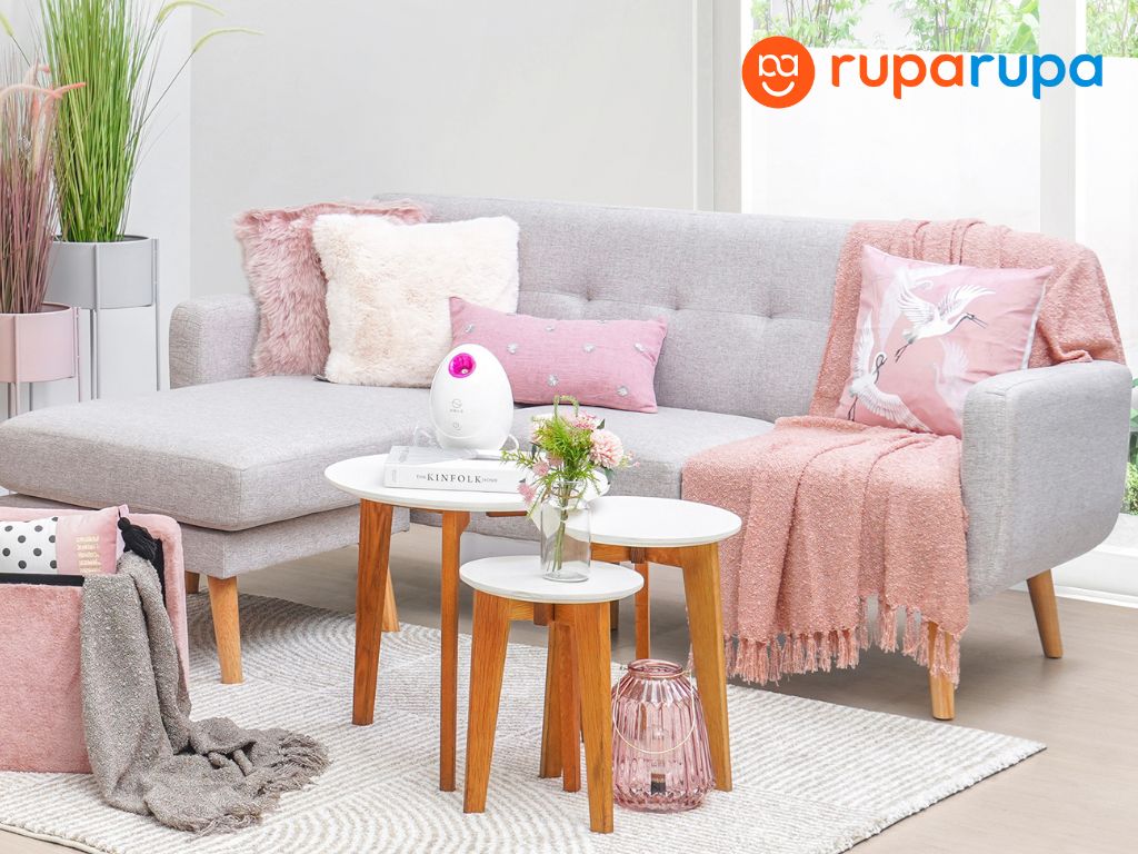 sofa abu-abu kombinasi warna pink
